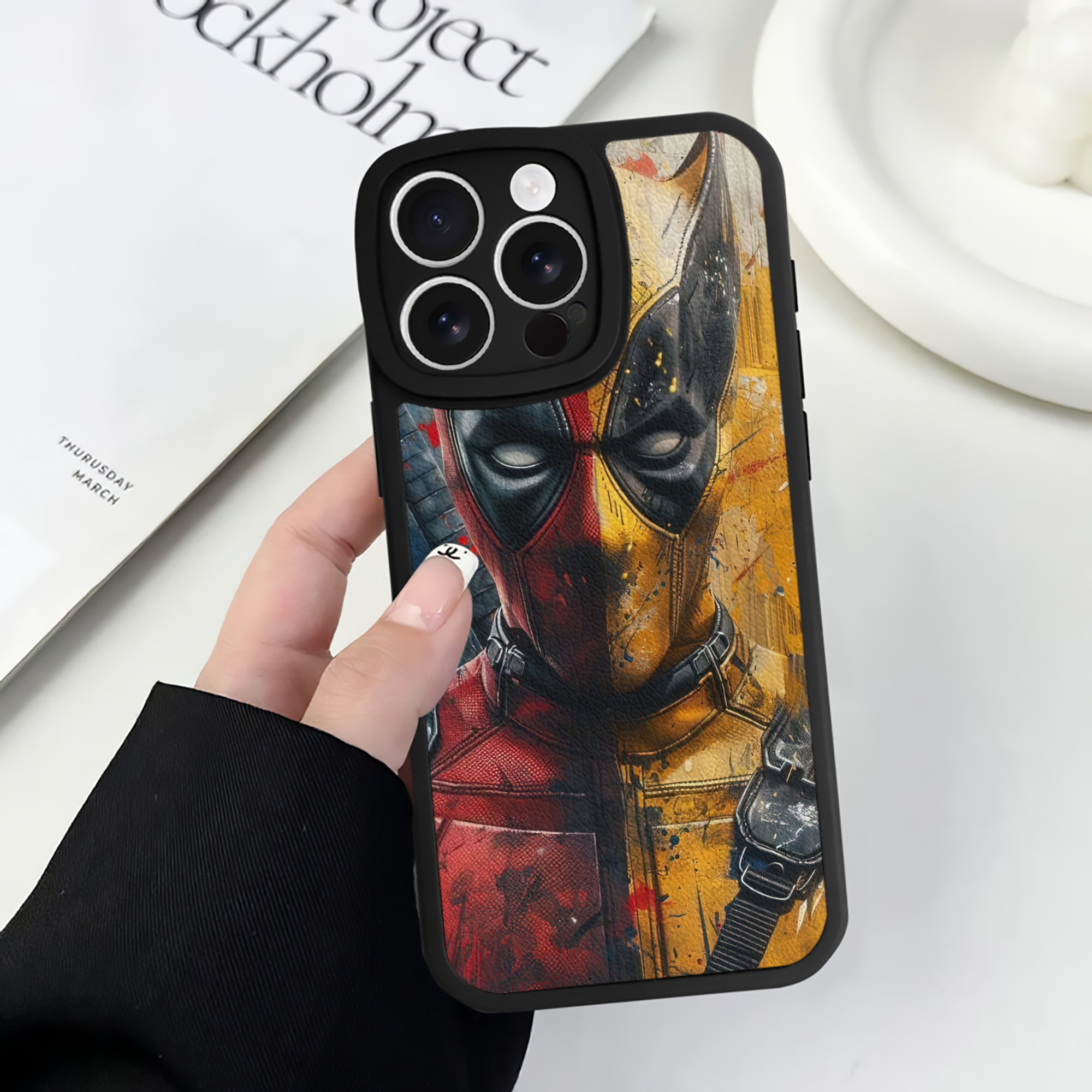 （画像用） Deadpool デッドプール 【iPhone 16シリーズ対応】シリコンスマホケース（レザー調） 材質：シリコン